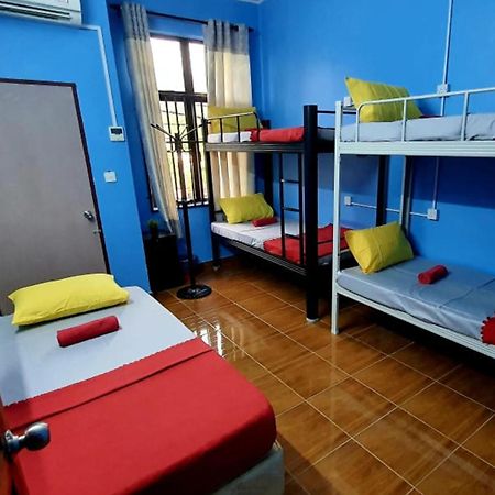 Kampong Pasir Bogak Shoplot Hostel Pangkor מראה חיצוני תמונה