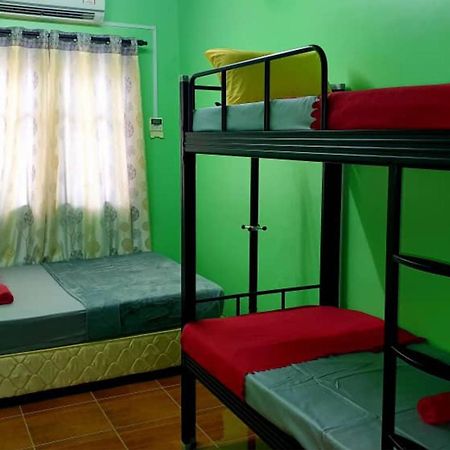 Kampong Pasir Bogak Shoplot Hostel Pangkor מראה חיצוני תמונה