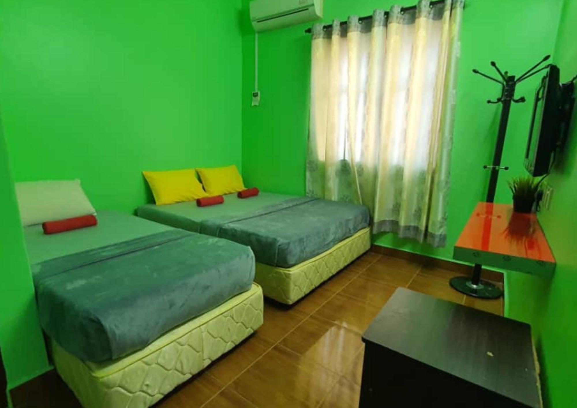 Kampong Pasir Bogak Shoplot Hostel Pangkor מראה חיצוני תמונה